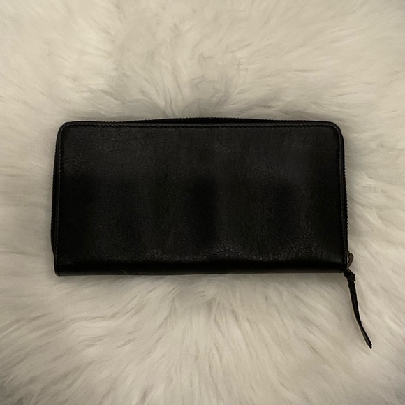 100% authentic Balenciaga full sized leather wallet in black on black hardware. - Picture 2 of 10
